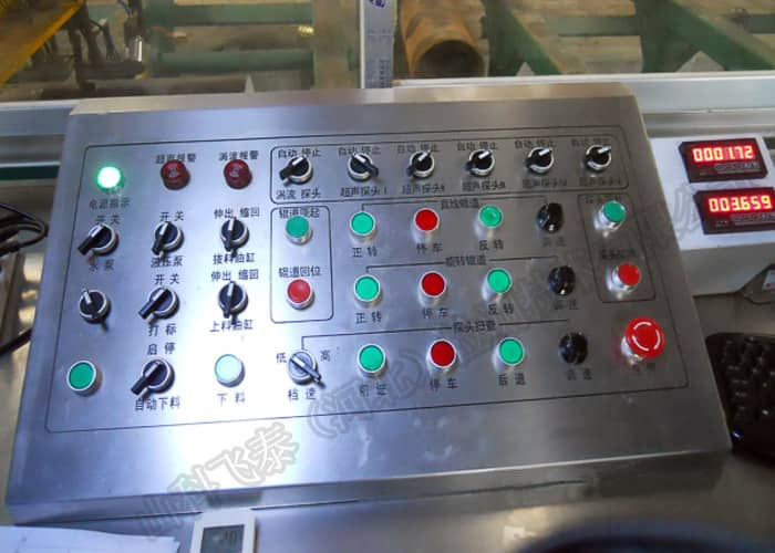 自動(dòng)探傷設(shè)備電控臺(tái).jpg 自動(dòng)探傷設(shè)備電控臺(tái).jpg